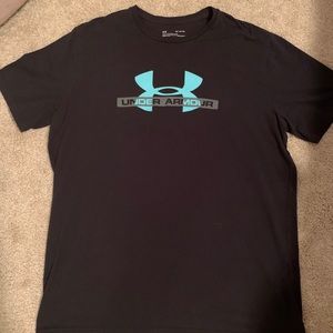 Men’s Under Armor shirt loose fit